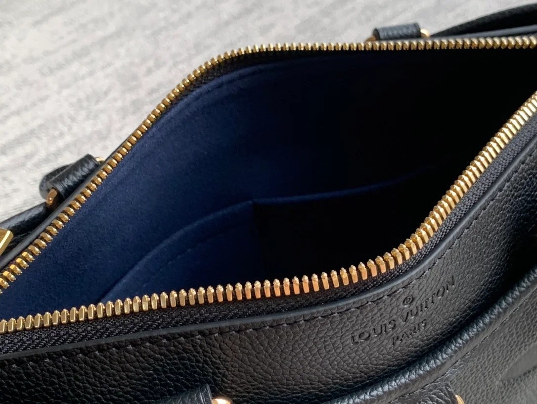 루이비통 트라이아논 PM 백 M46488