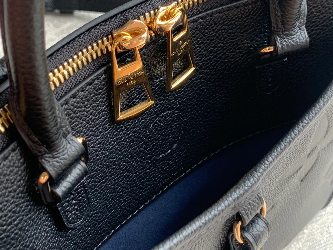 루이비통 트라이아논 PM 백 M46488