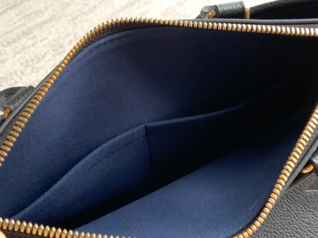 루이비통 트라이아논 PM 백 M46488