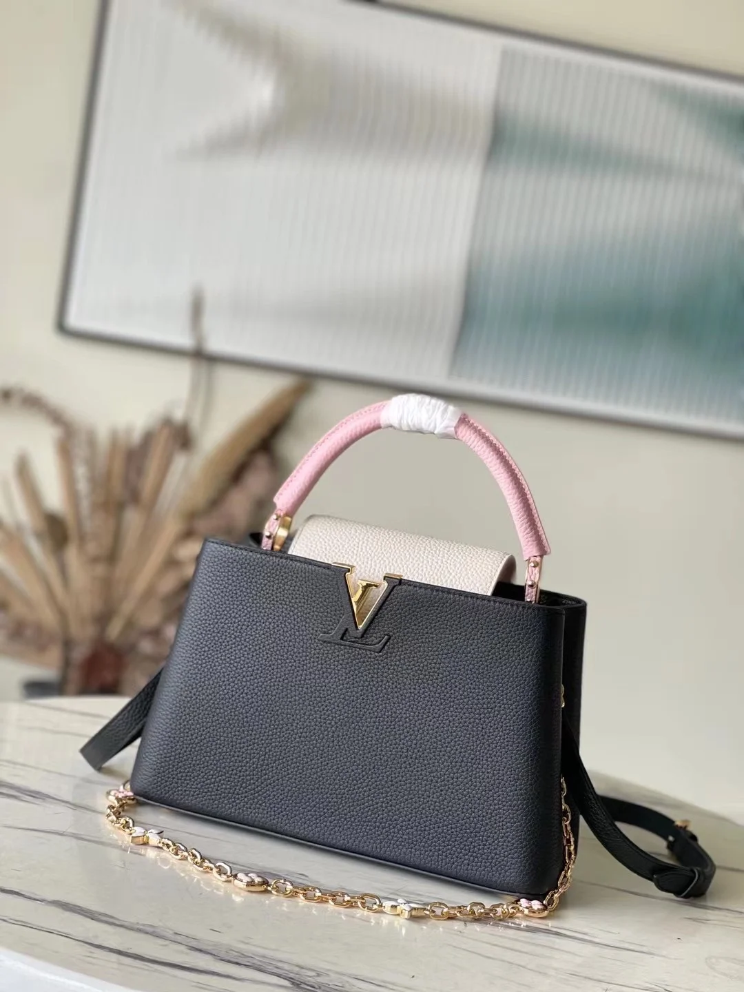 루이비통 카퓌신 MM 백 M22512