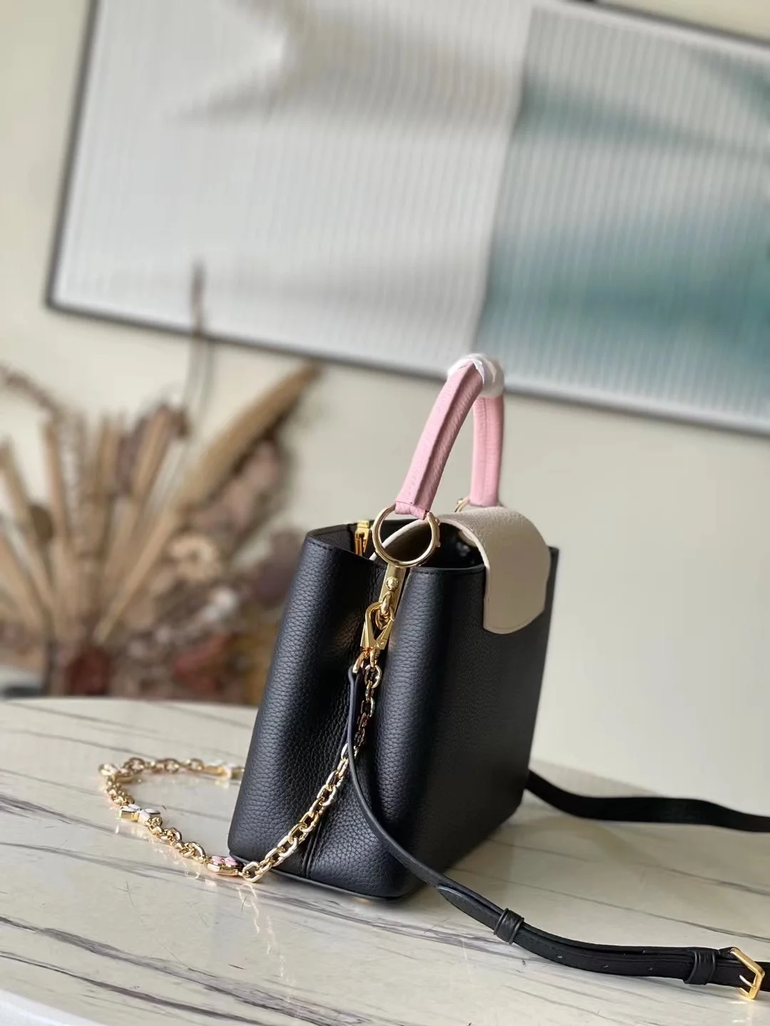 루이비통 카퓌신 MM 백 M22512