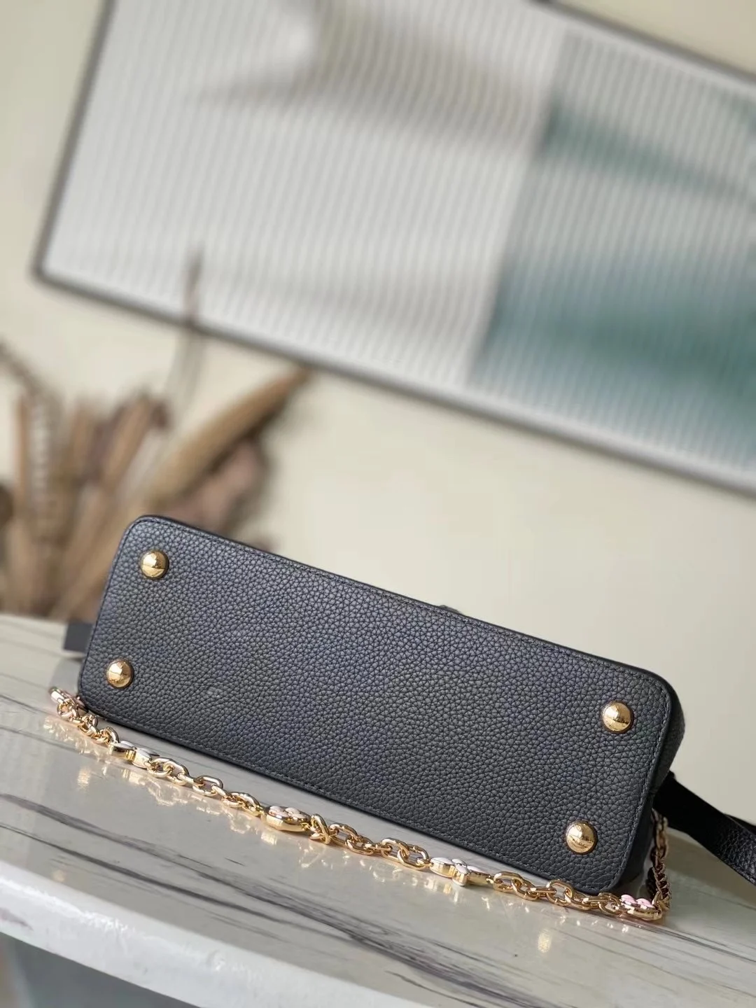 루이비통 카퓌신 MM 백 M22512