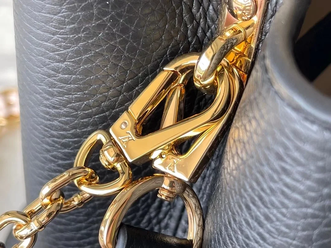 루이비통 카퓌신 BB 백 M22512