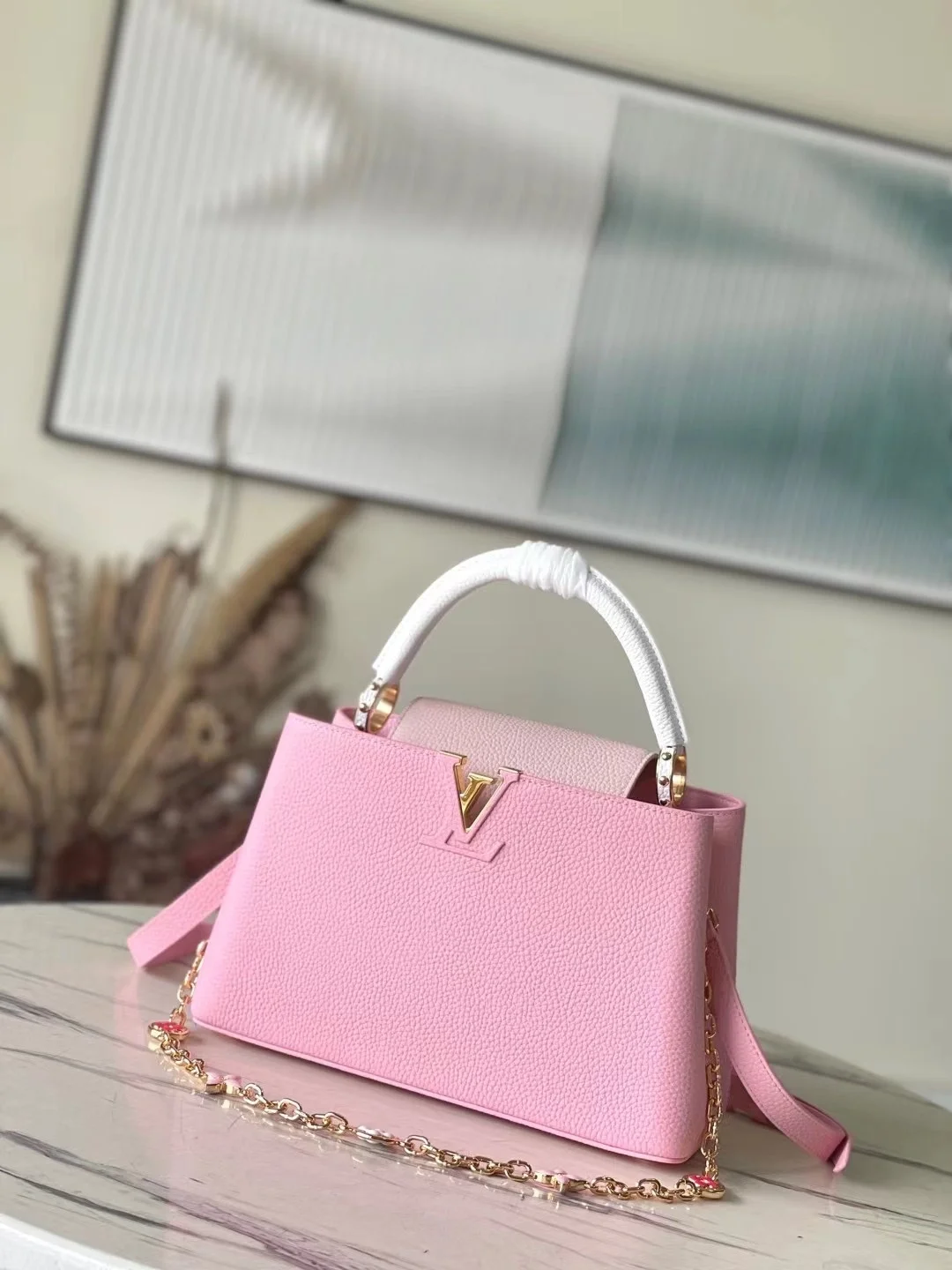 루이비통 카퓌신 MM 백 M22375