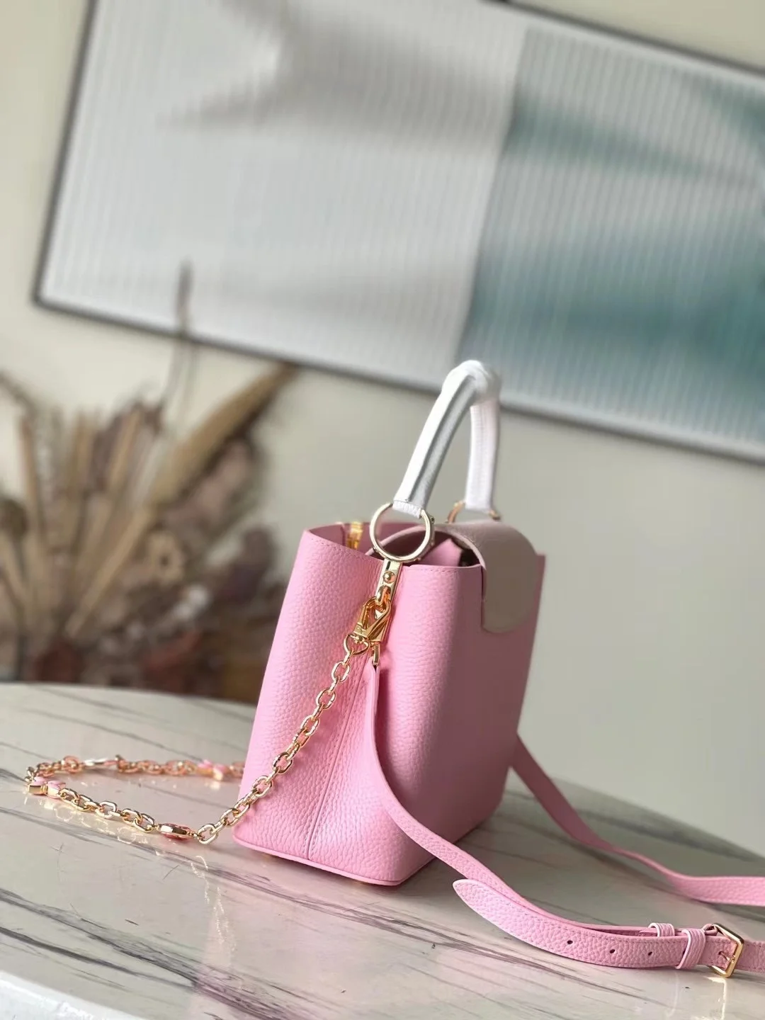 루이비통 카퓌신 MM 백 M22375