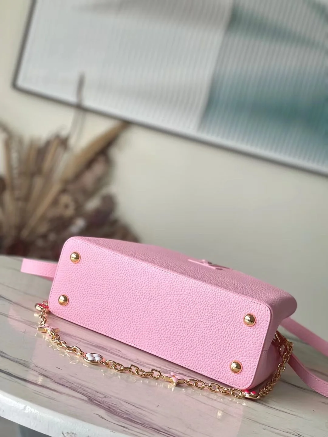 루이비통 카퓌신 MM 백 M22375