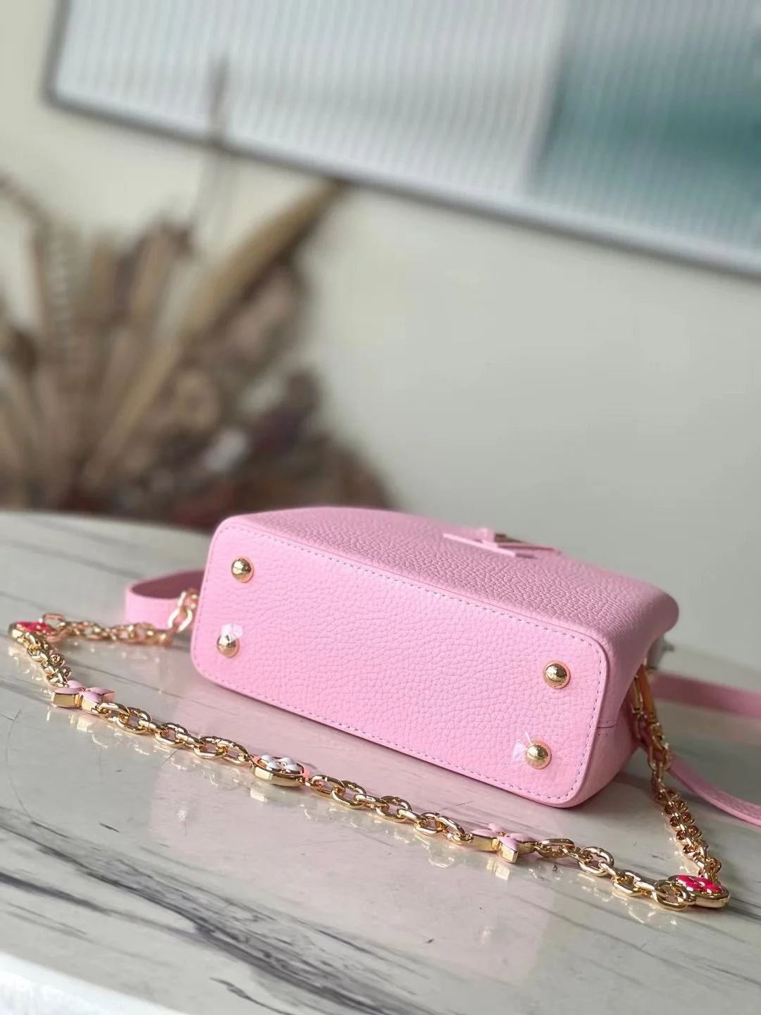 루이비통 카퓌신 미니 백 M22375