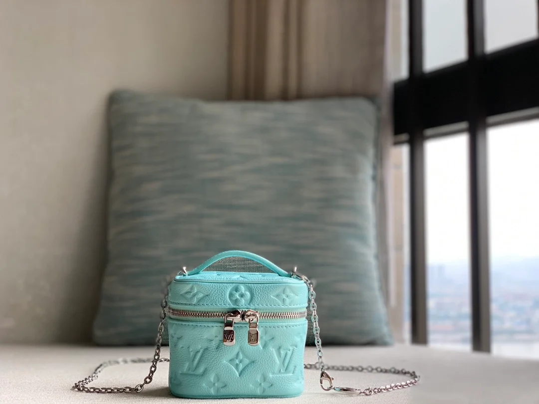 루이비통 마이크로 베니티 백 M82193