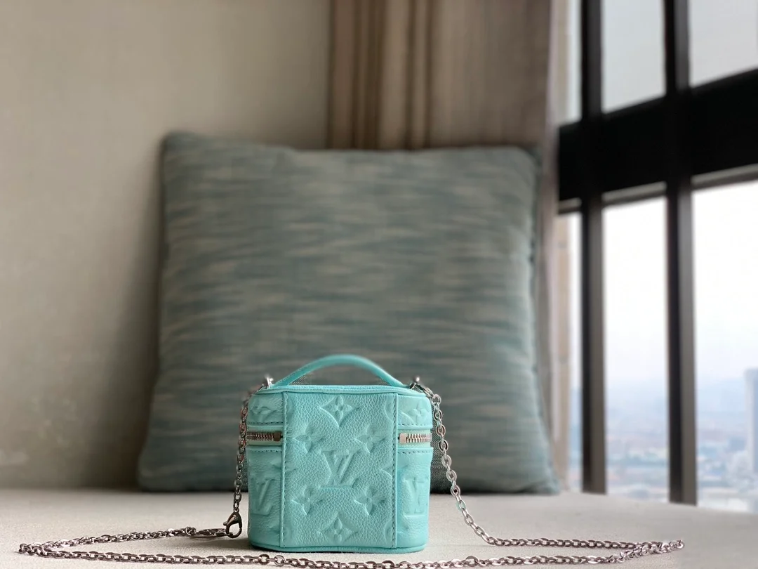 루이비통 마이크로 베니티 백 M82193