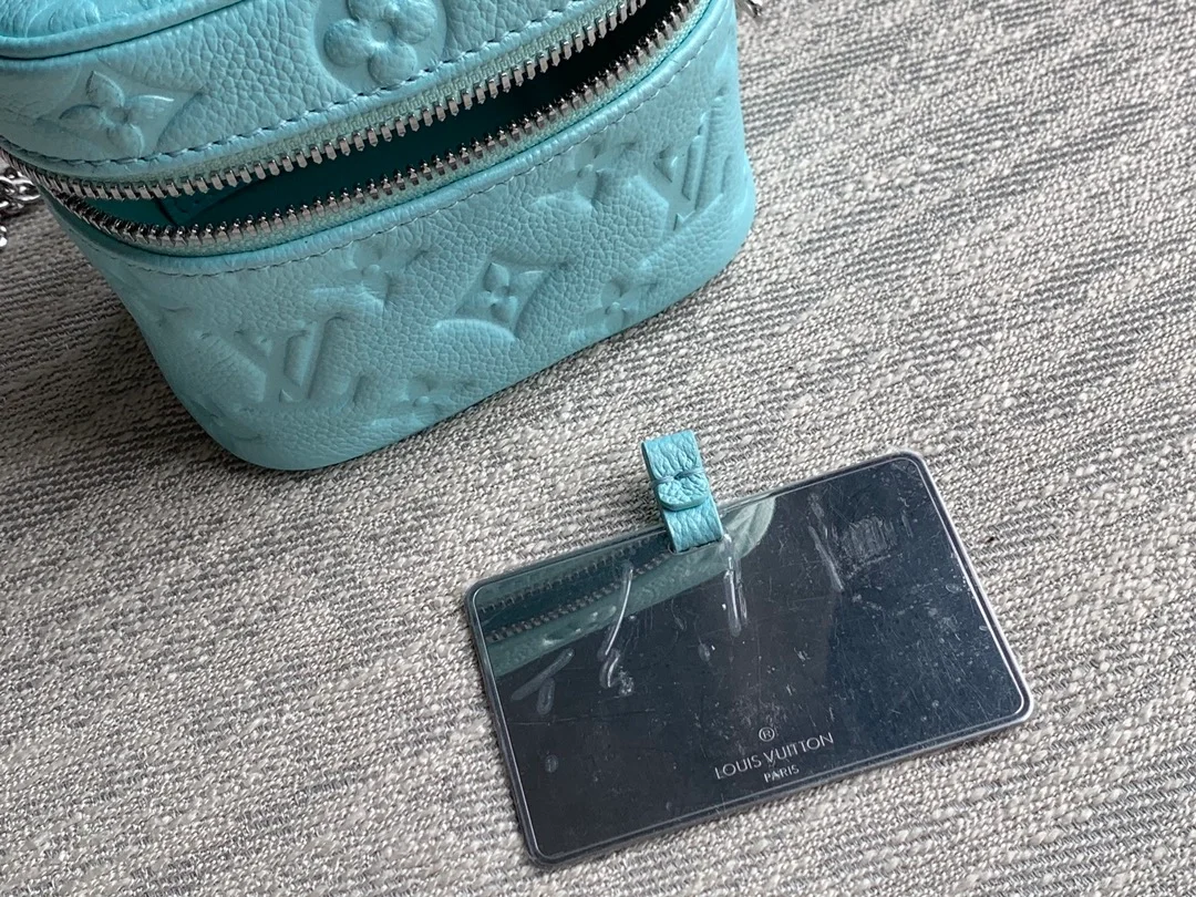 루이비통 마이크로 베니티 백 M82193