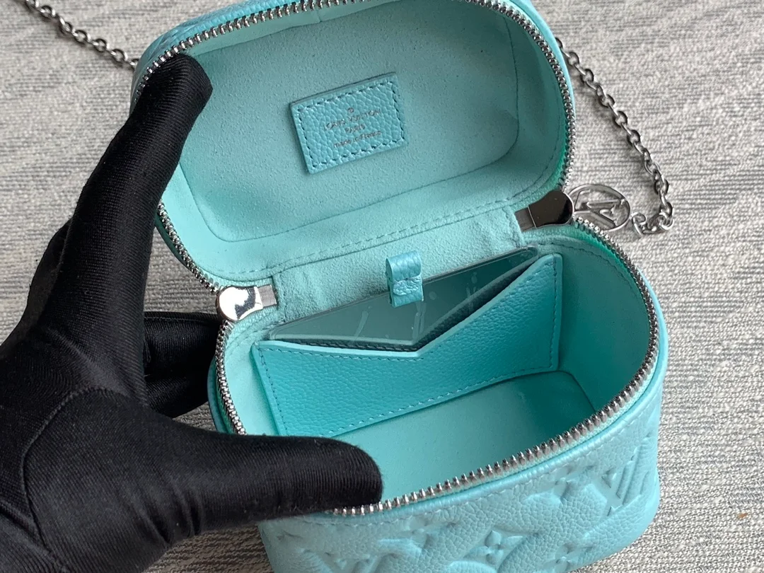 루이비통 마이크로 베니티 백 M82193