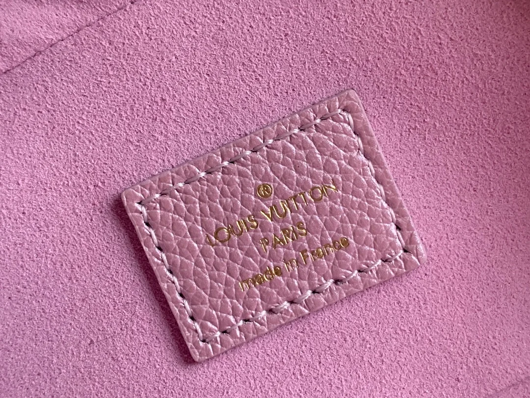 루이비통 마이크로 베니티 백 M82168