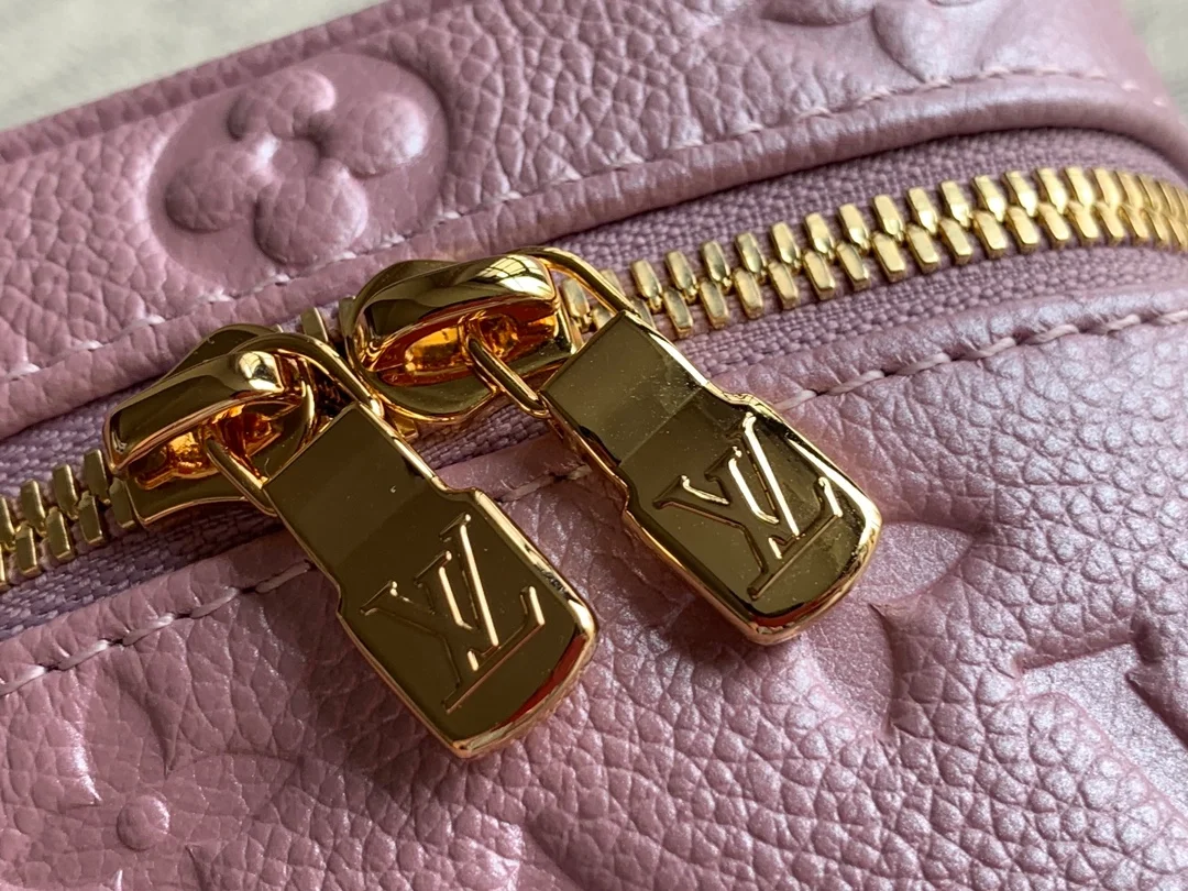 루이비통 마이크로 베니티 백 M82168