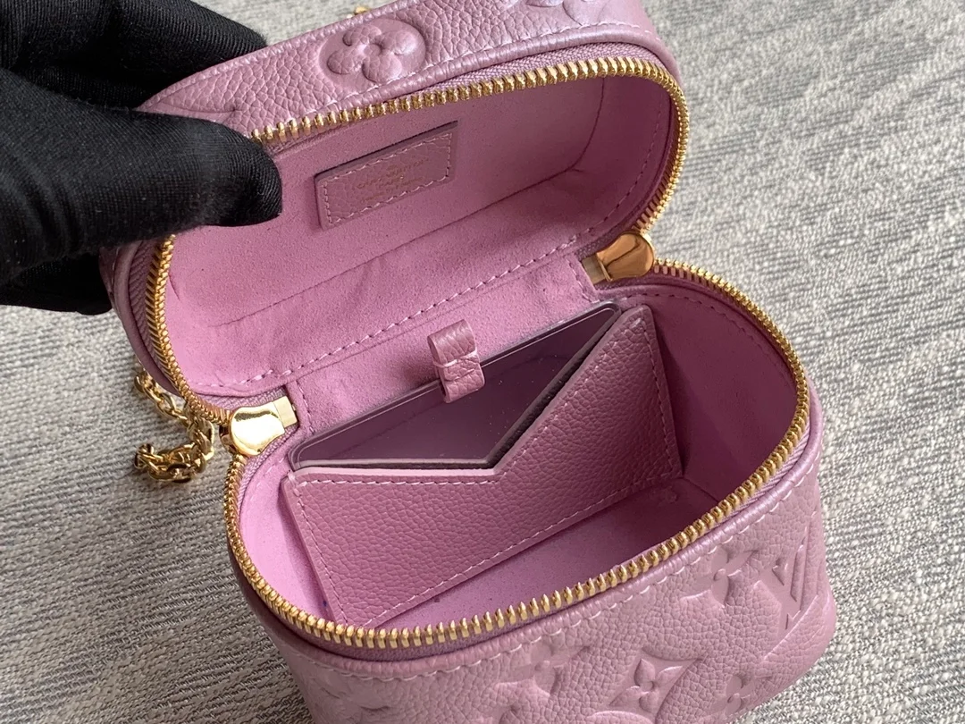 루이비통 마이크로 베니티 백 M82168