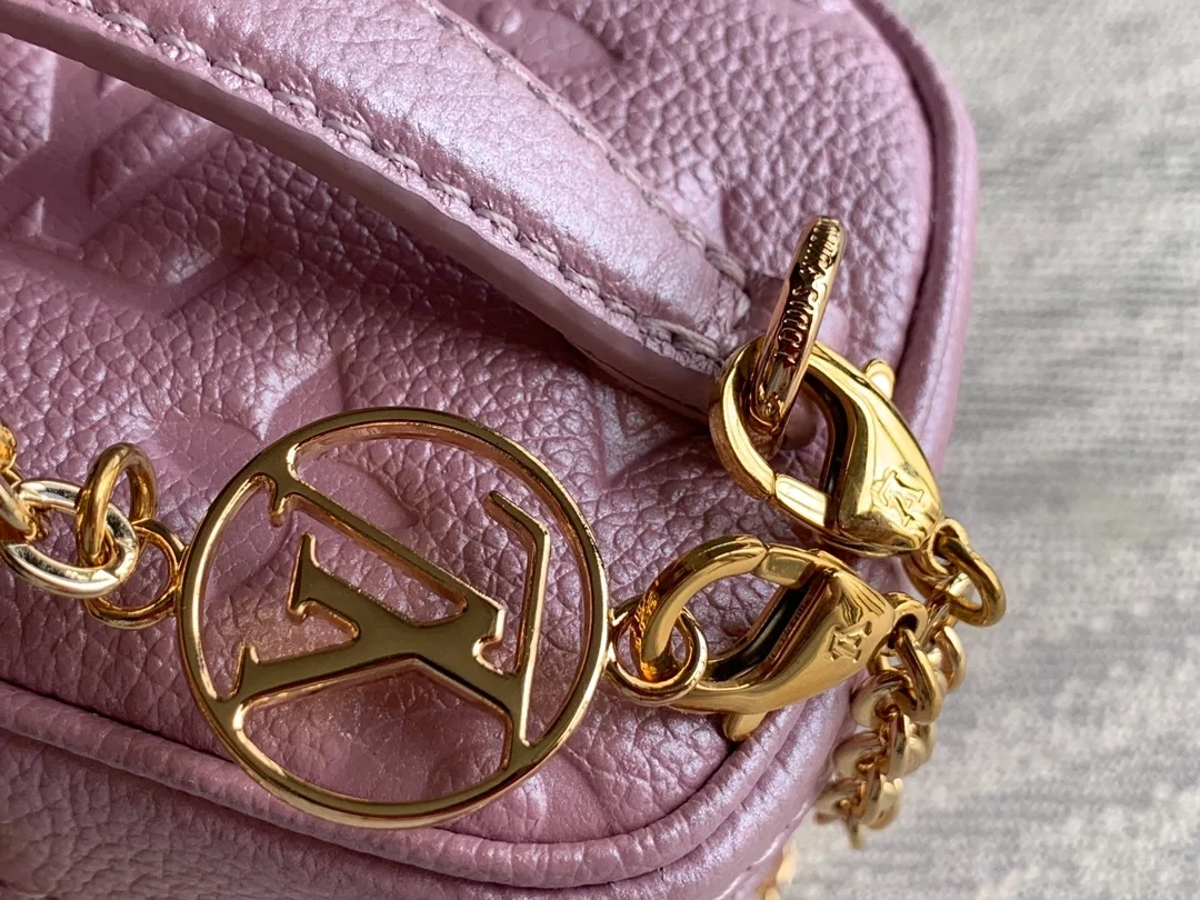 루이비통 마이크로 베니티 백 M82168