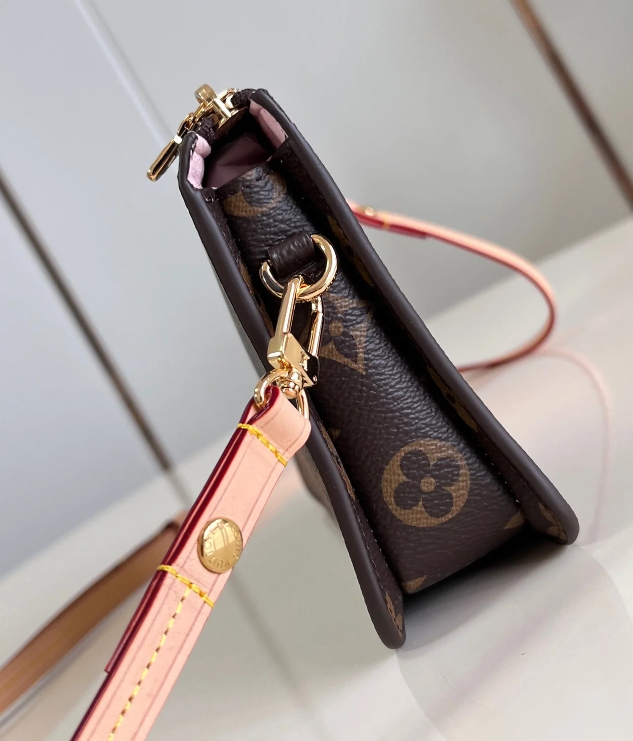 루이비통 렉싱턴 파우치 M83685