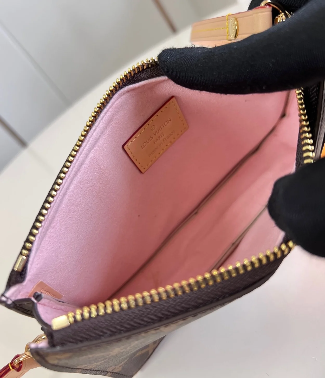 루이비통 렉싱턴 파우치 M83685