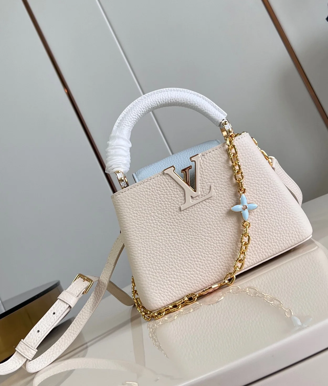 루이비통 카퓌신 미니 백 M25339