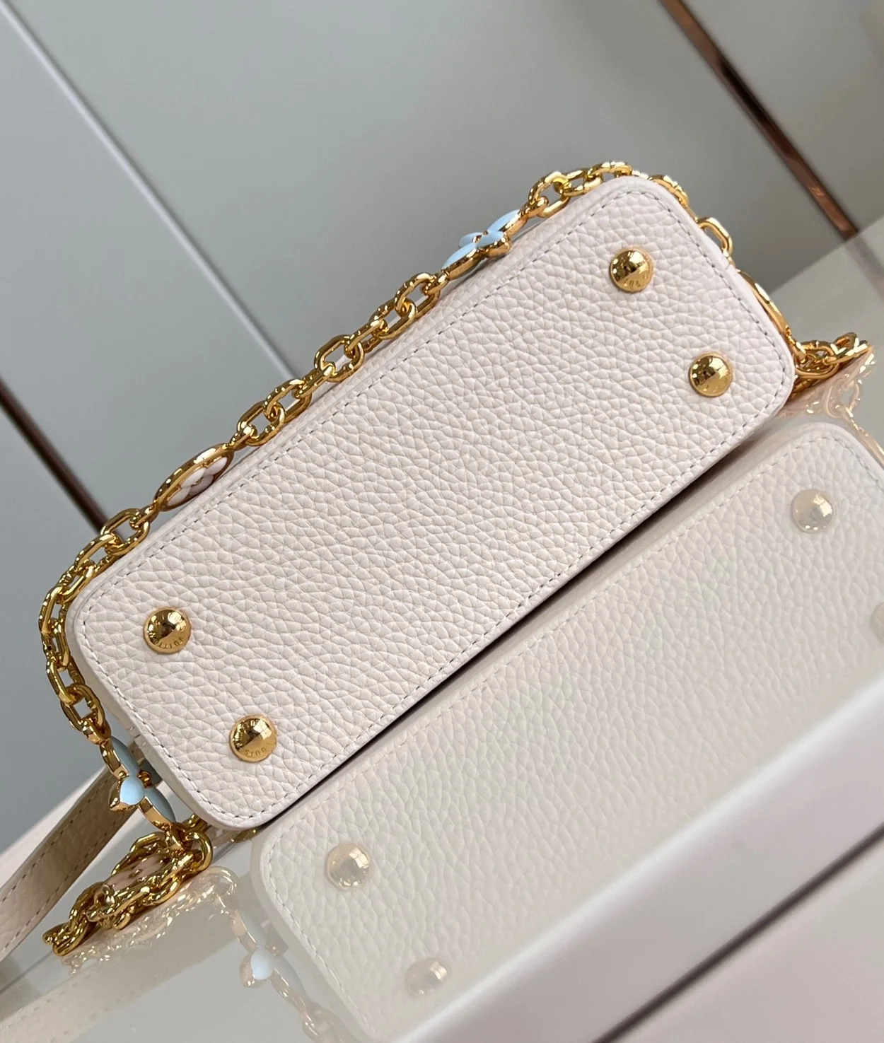 루이비통 카퓌신 미니 백 M25339