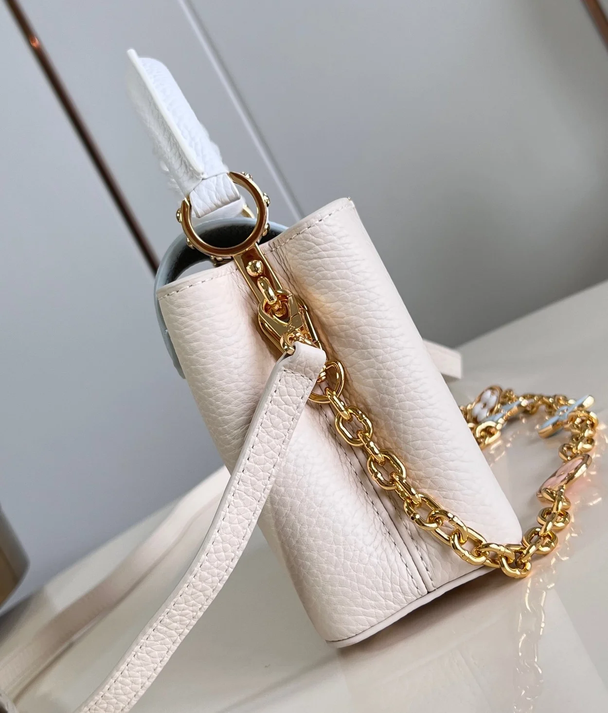 루이비통 카퓌신 미니 백 M25339