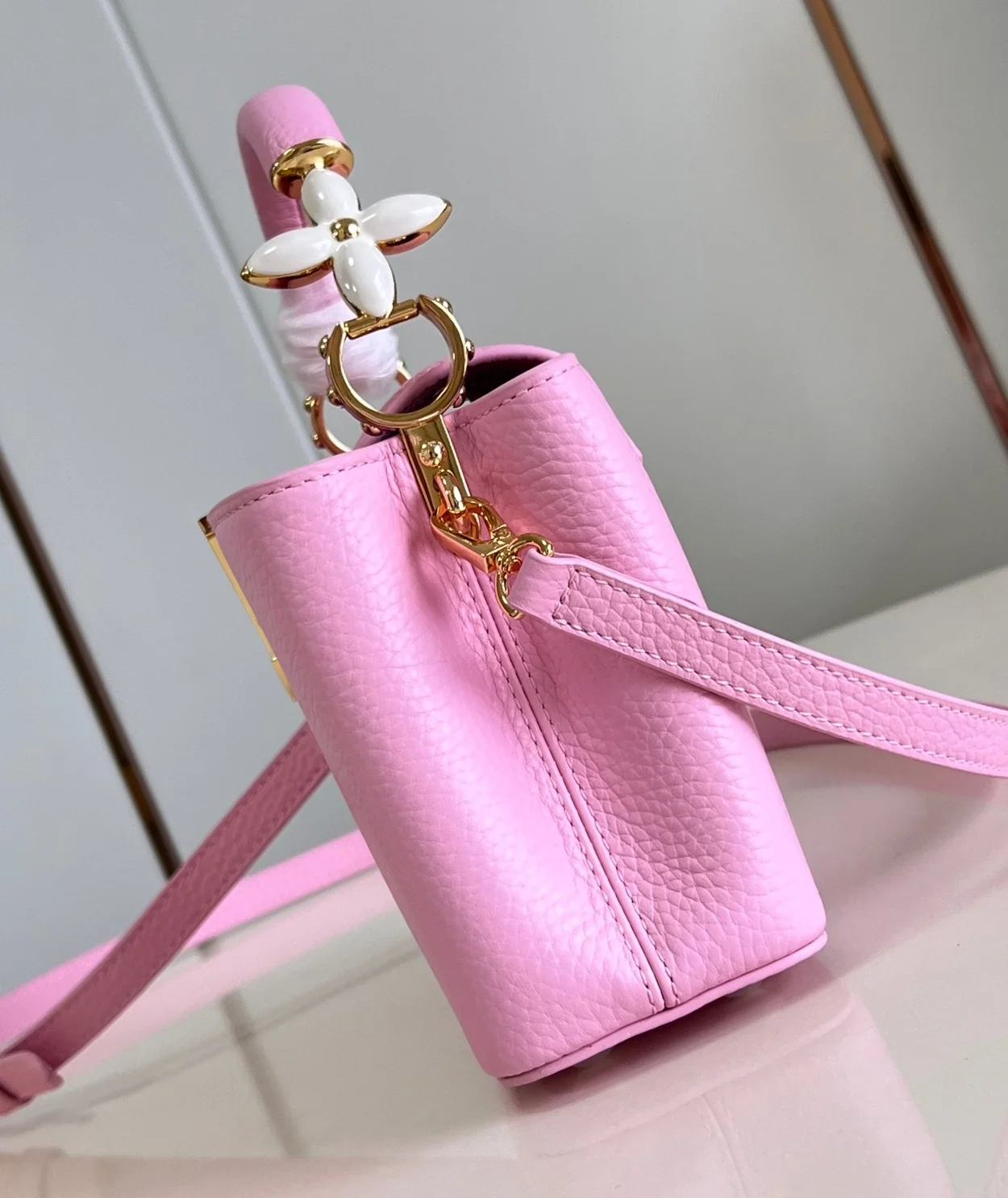 루이비통 카퓌신 미니 백 M24989