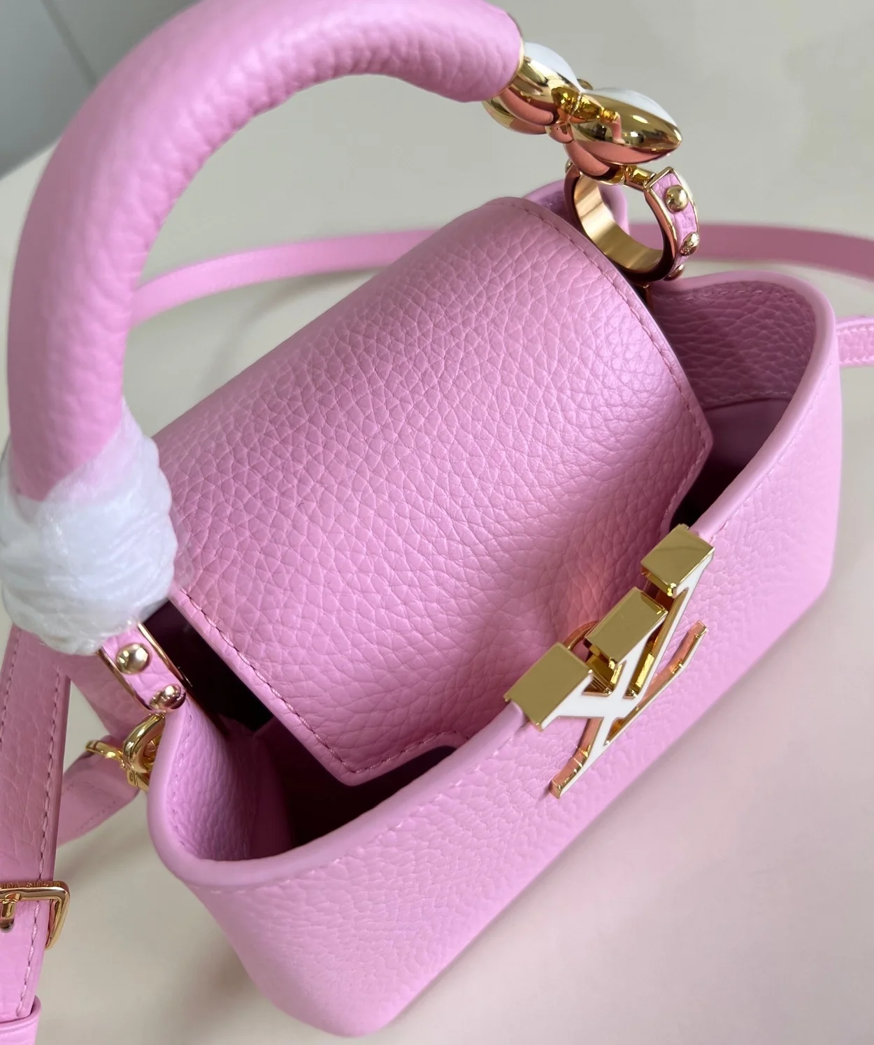 루이비통 카퓌신 미니 백 M24989