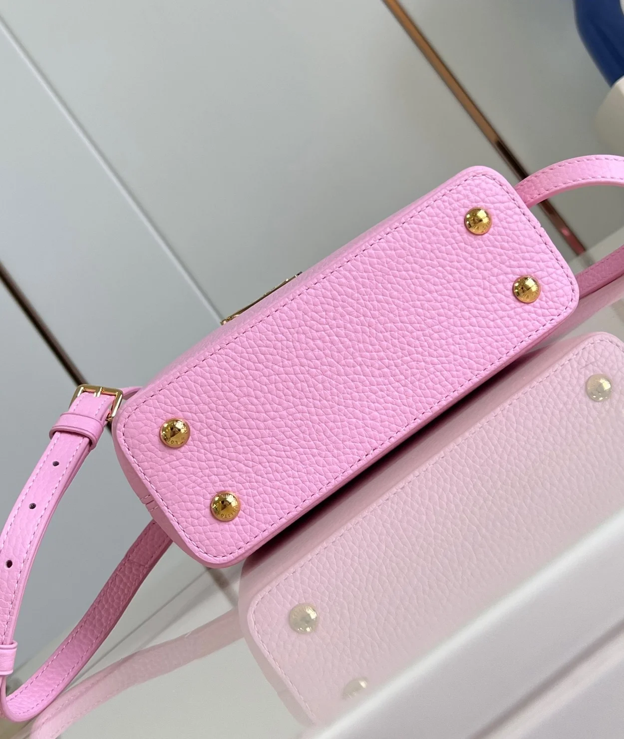 루이비통 카퓌신 미니 백 M24989