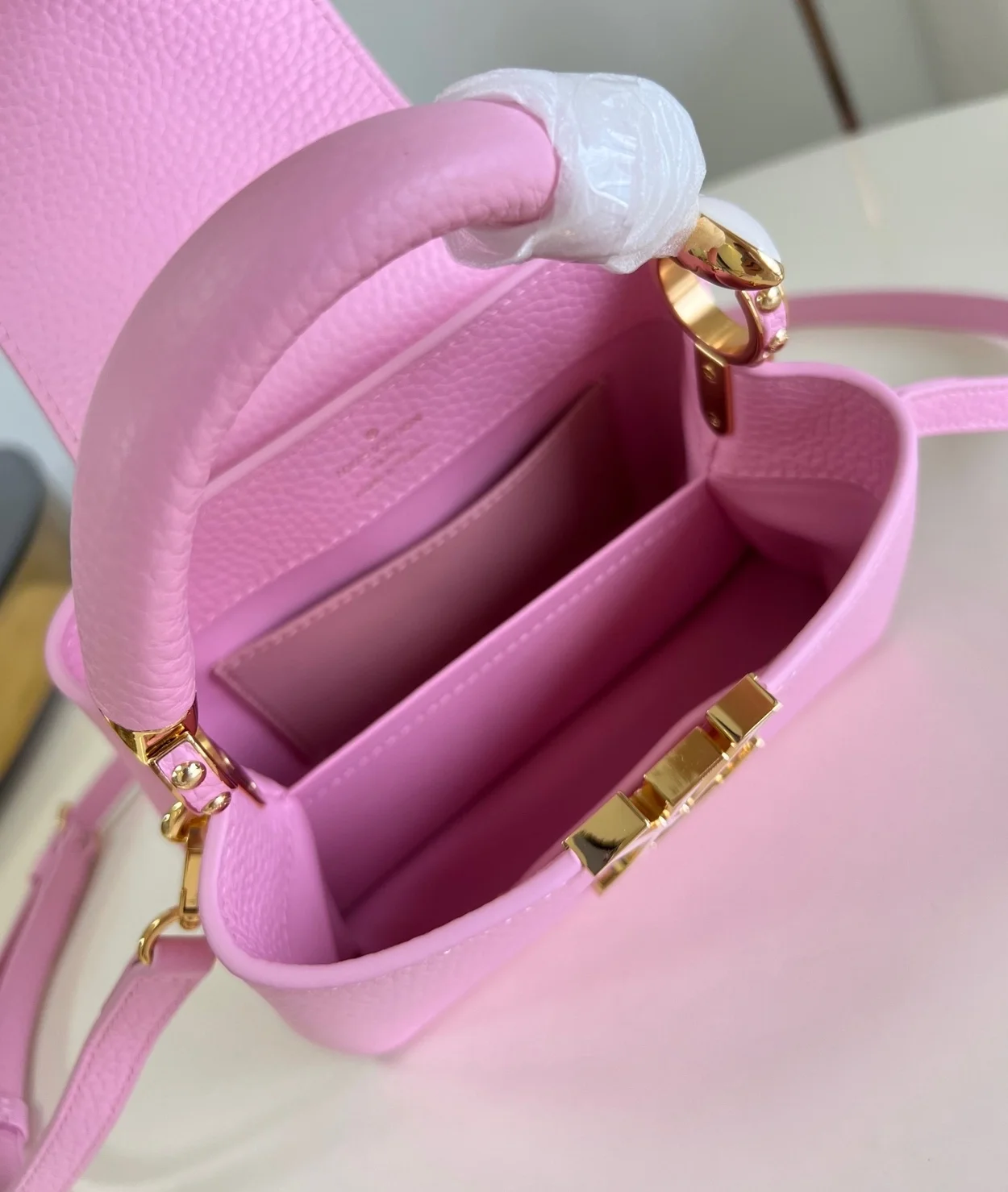 루이비통 카퓌신 미니 백 M24989