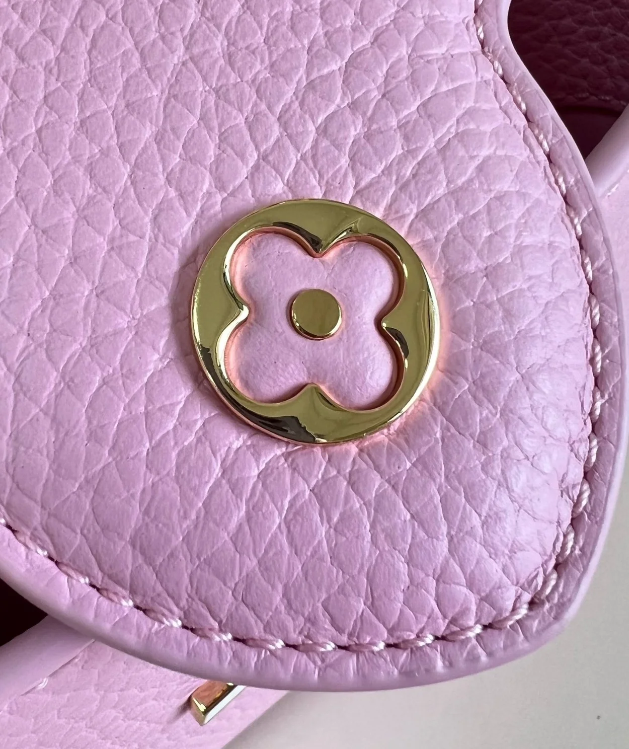 루이비통 카퓌신 미니 백 M24989