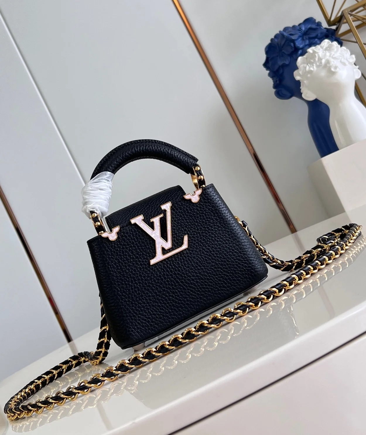 루이비통 카퓌신 나노 백 M10166