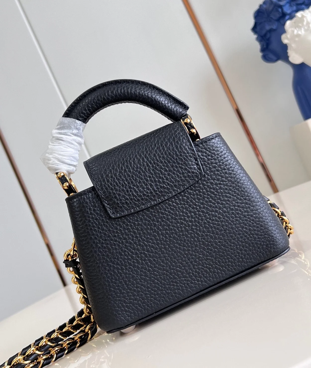 루이비통 카퓌신 나노 백 M10166