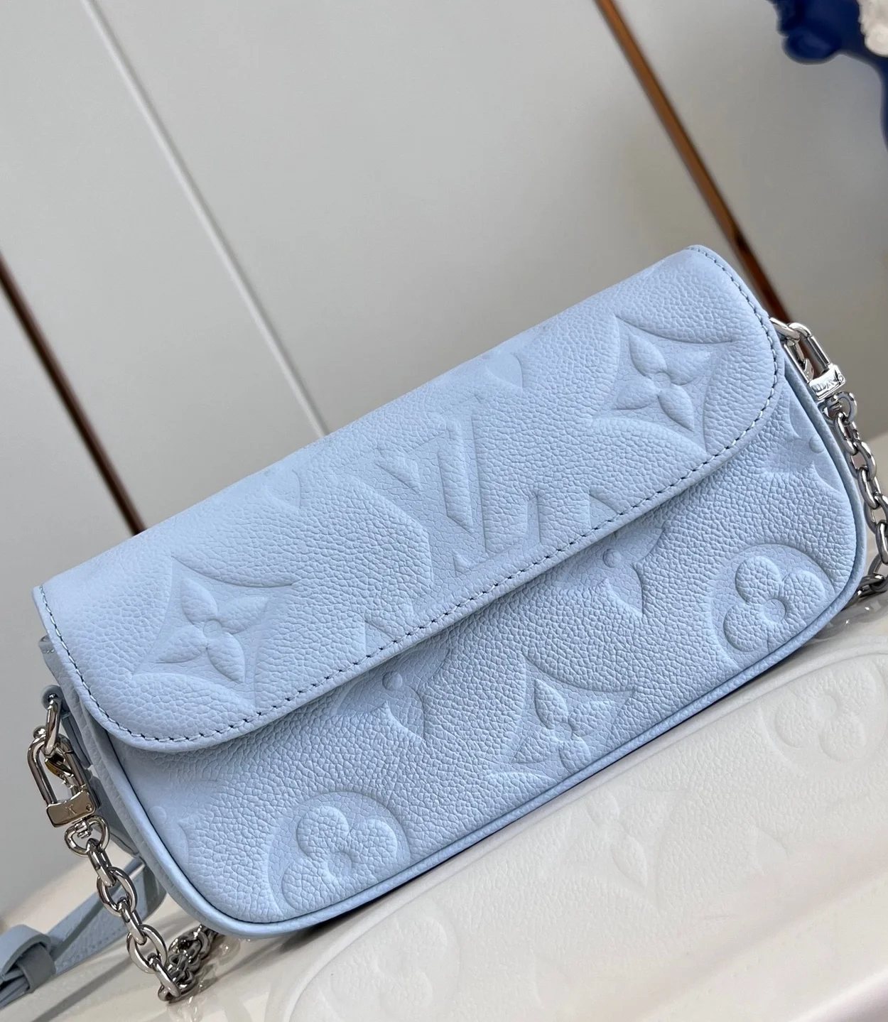 루이비통 월릿 온 체인 아이비 M83637