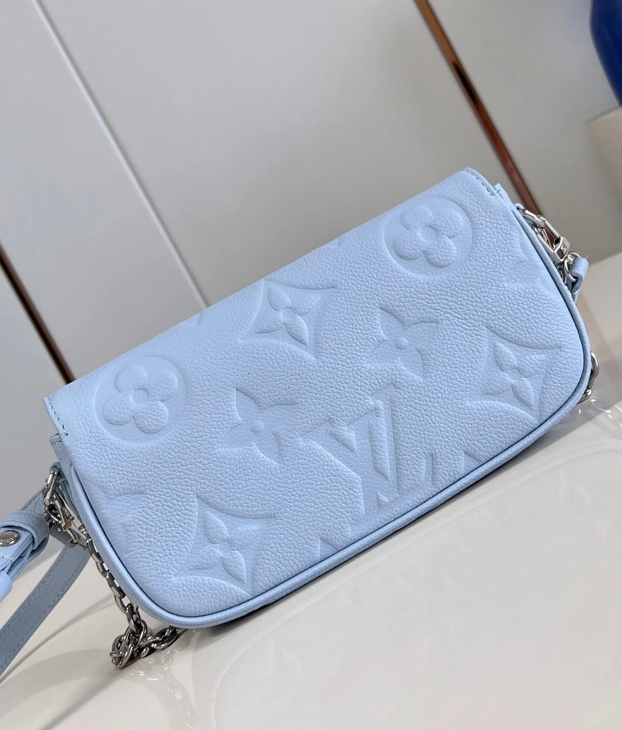 루이비통 월릿 온 체인 아이비 M83637