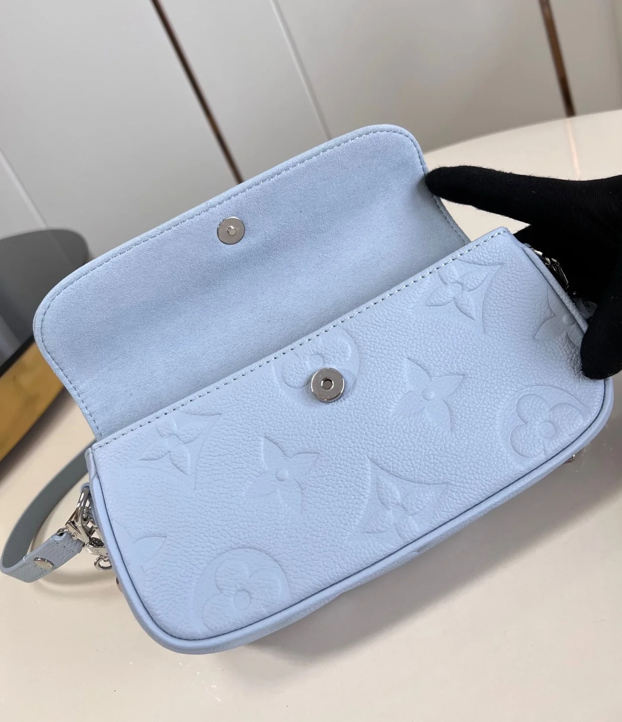 루이비통 월릿 온 체인 아이비 M83637