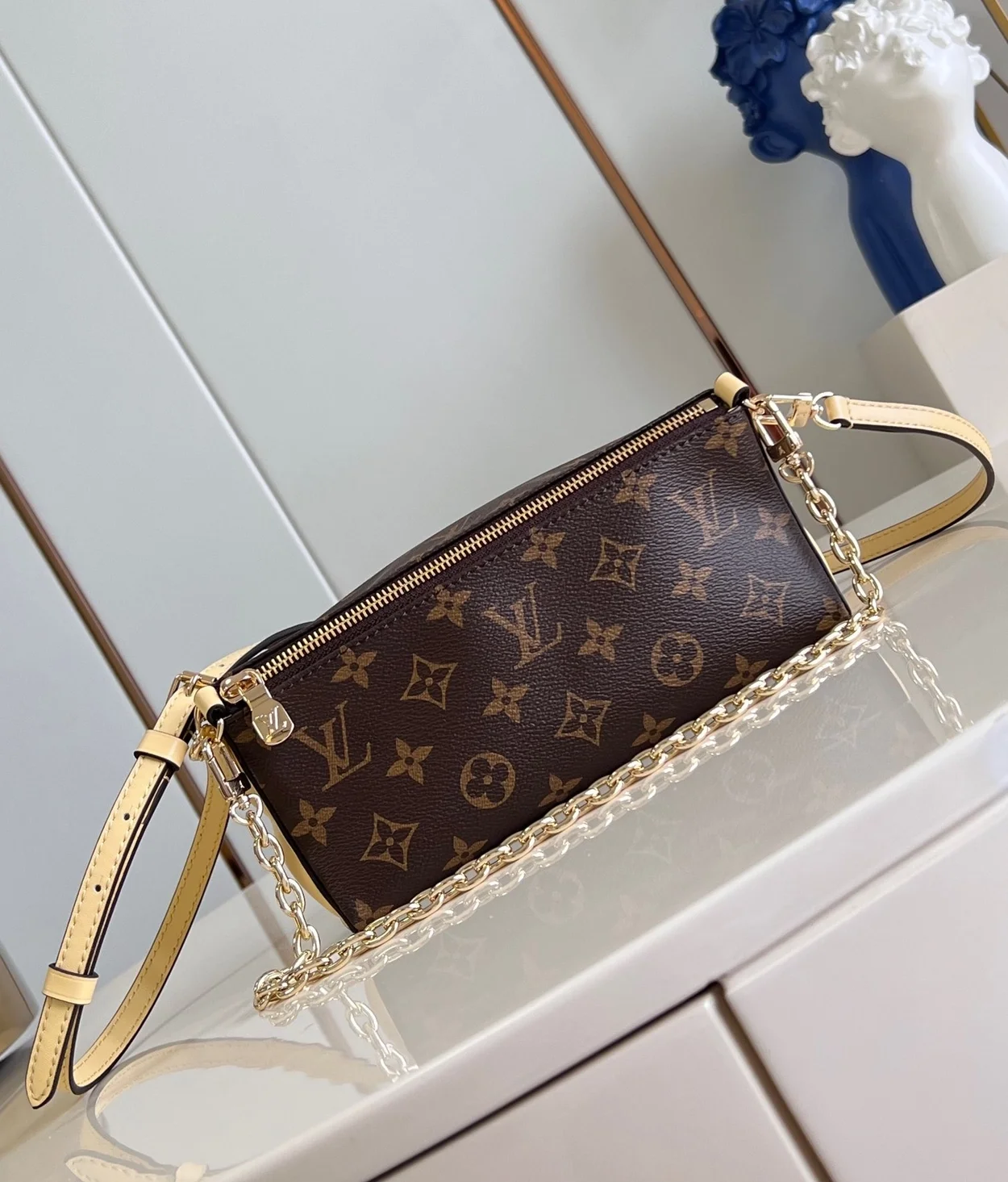 루이비통 블룸 파우치 M11672