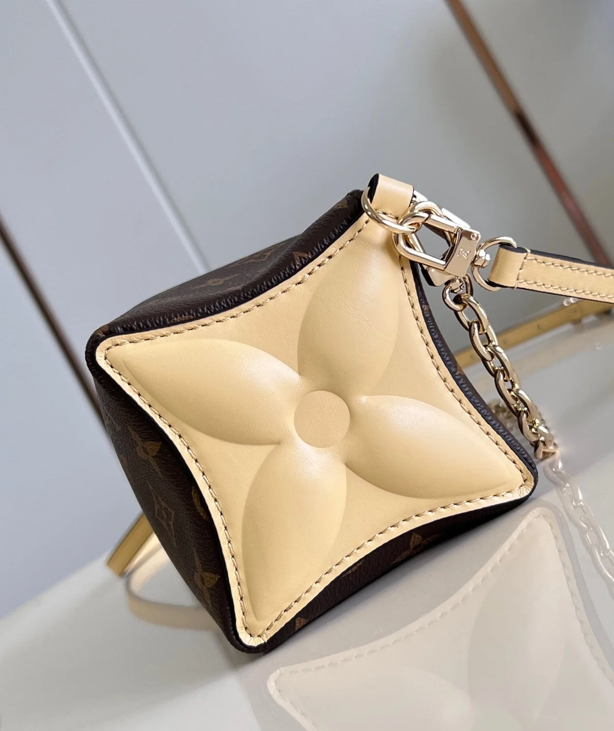 루이비통 블룸 파우치 M11672