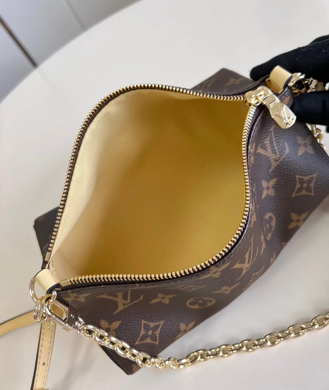 루이비통 블룸 파우치 M11672