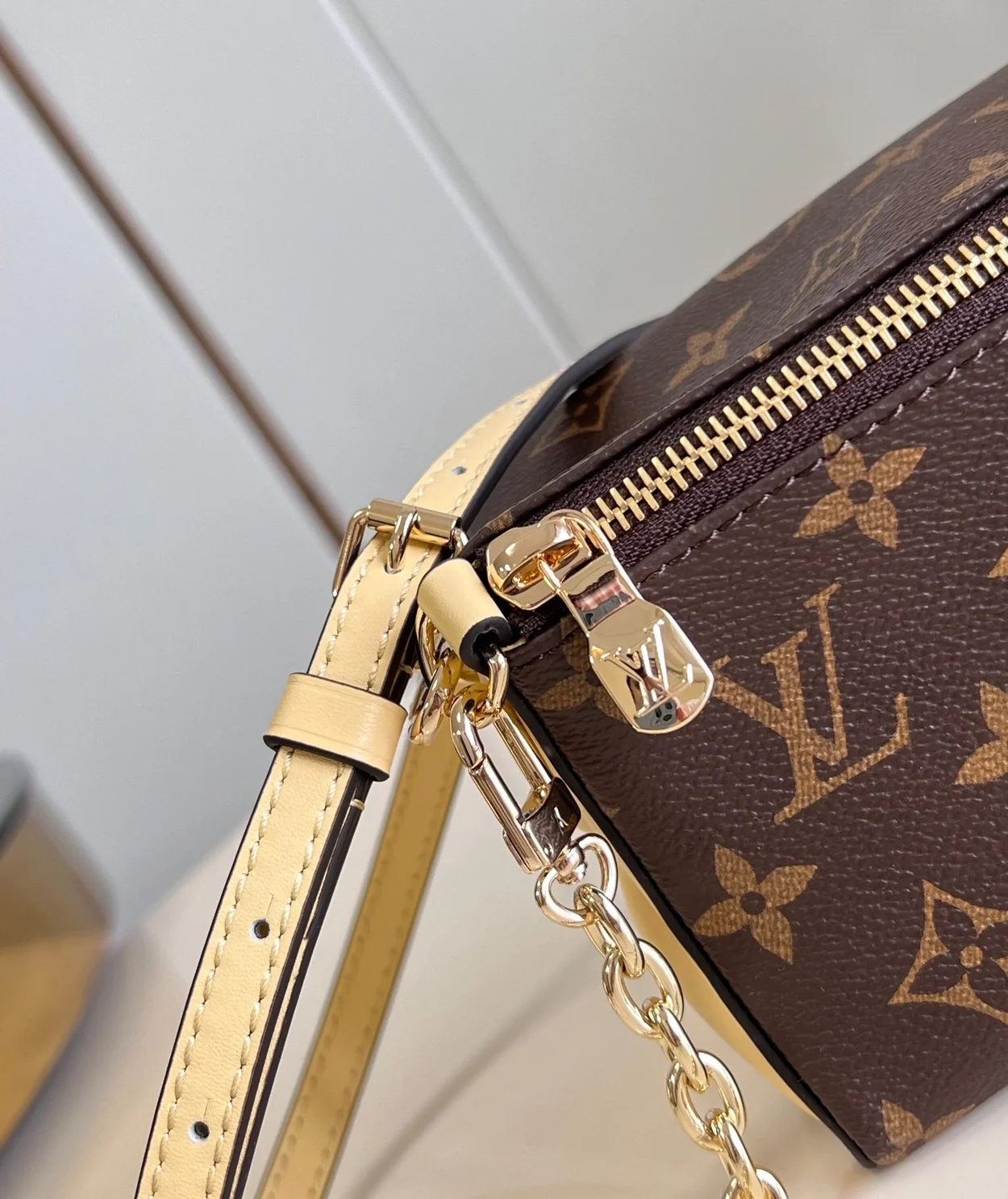 루이비통 블룸 파우치 M11672