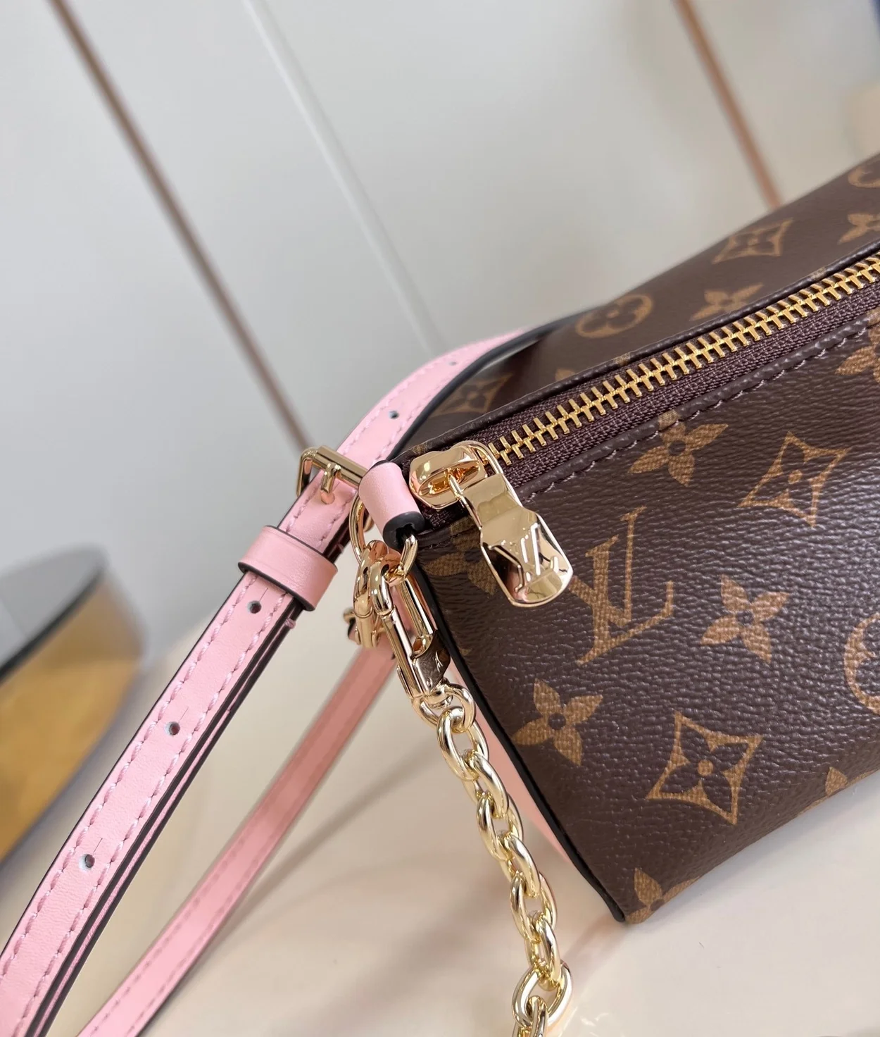 루이비통 블룸 파우치 M11303