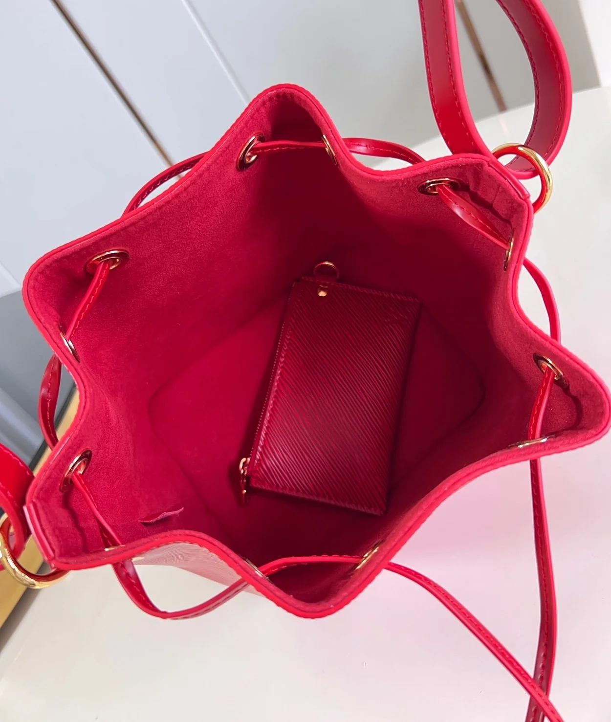 루이비통 노에 BB 에피 레드 M24675