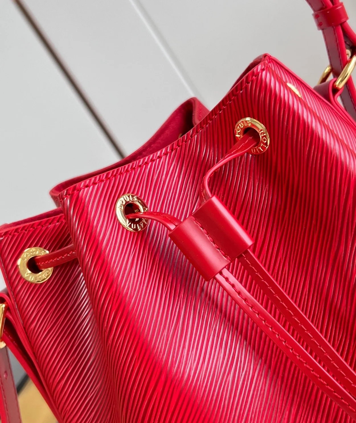 루이비통 노에 BB 에피 레드 M24675