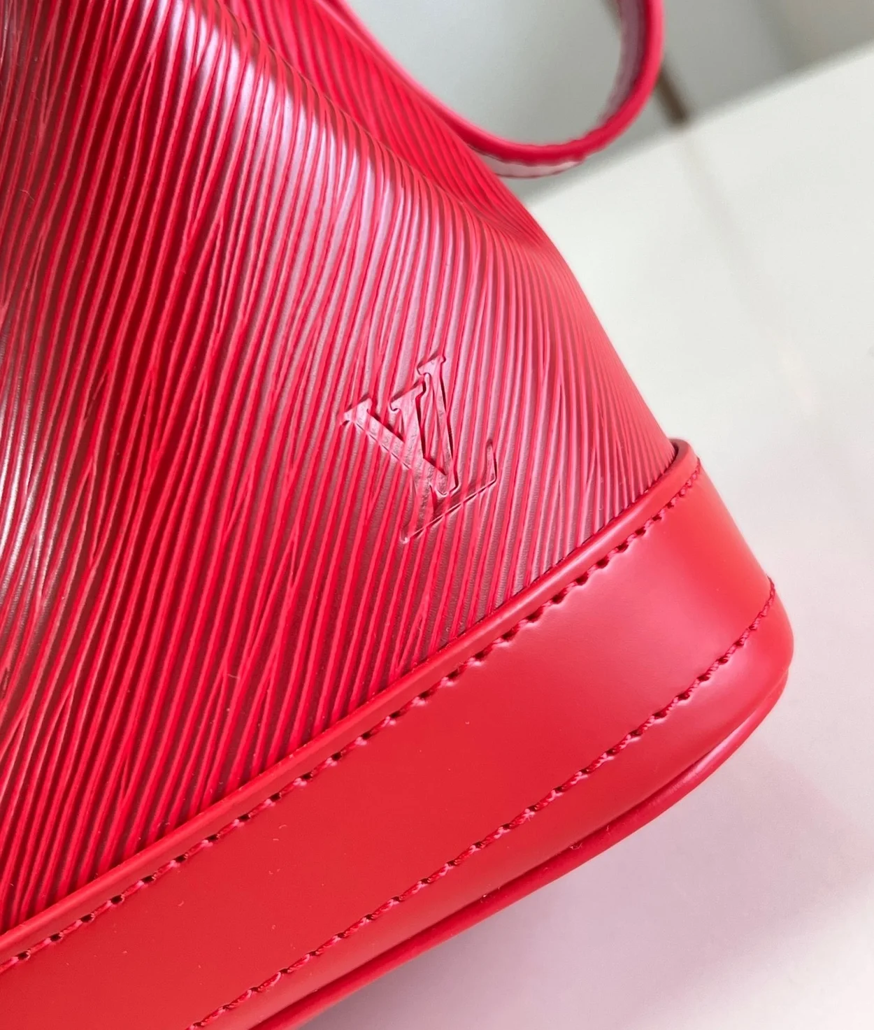 루이비통 노에 BB 에피 레드 M24675