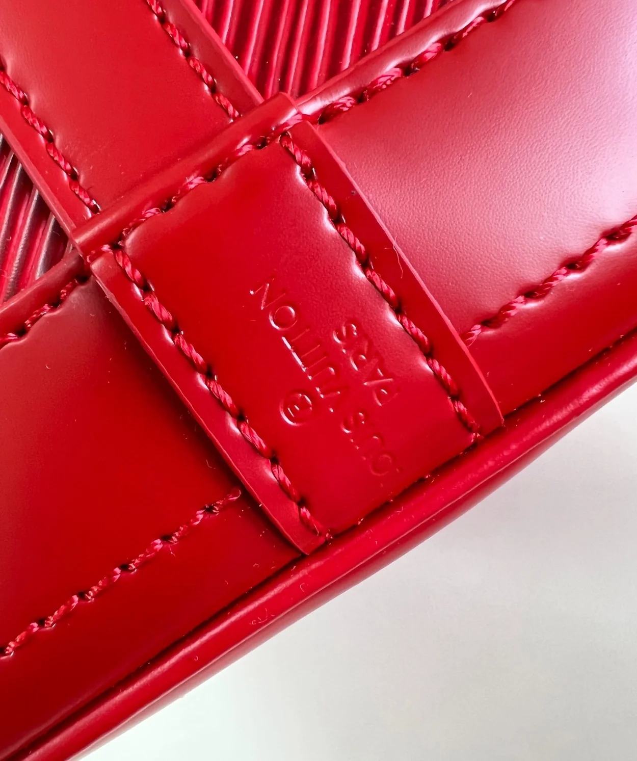 루이비통 노에 BB 에피 레드 M24675