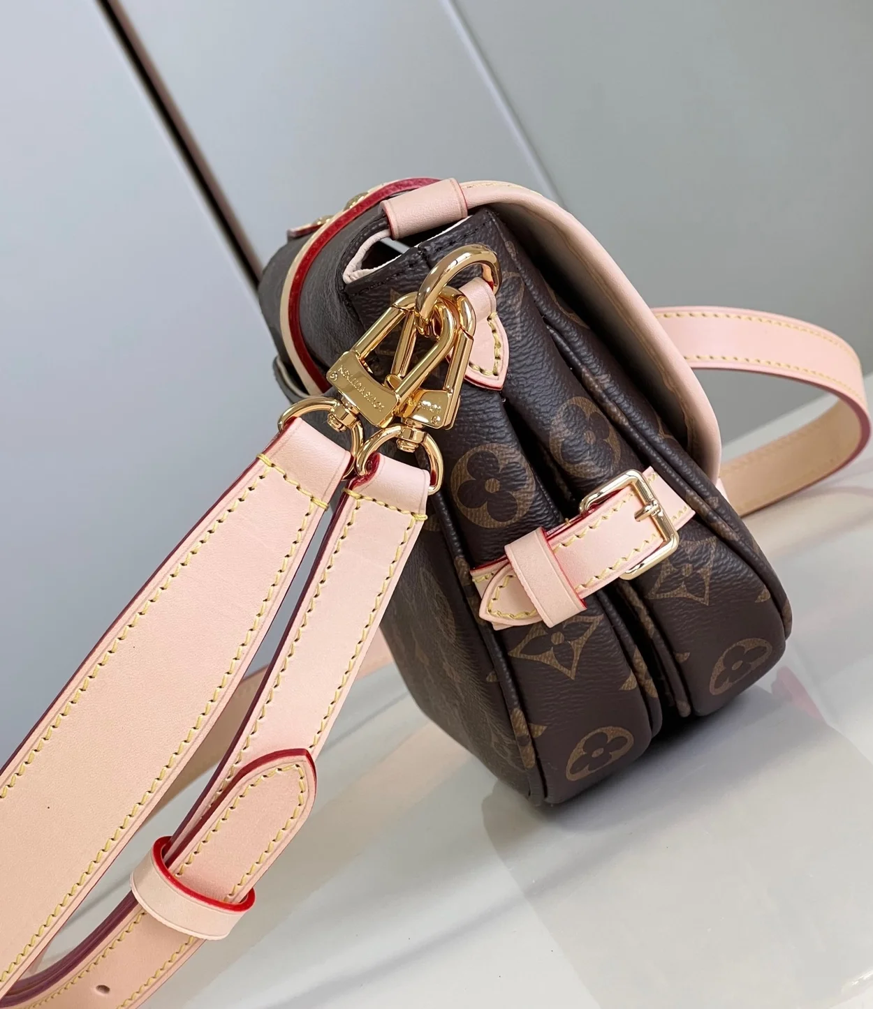 루이비통 소뮈르 BB M46740