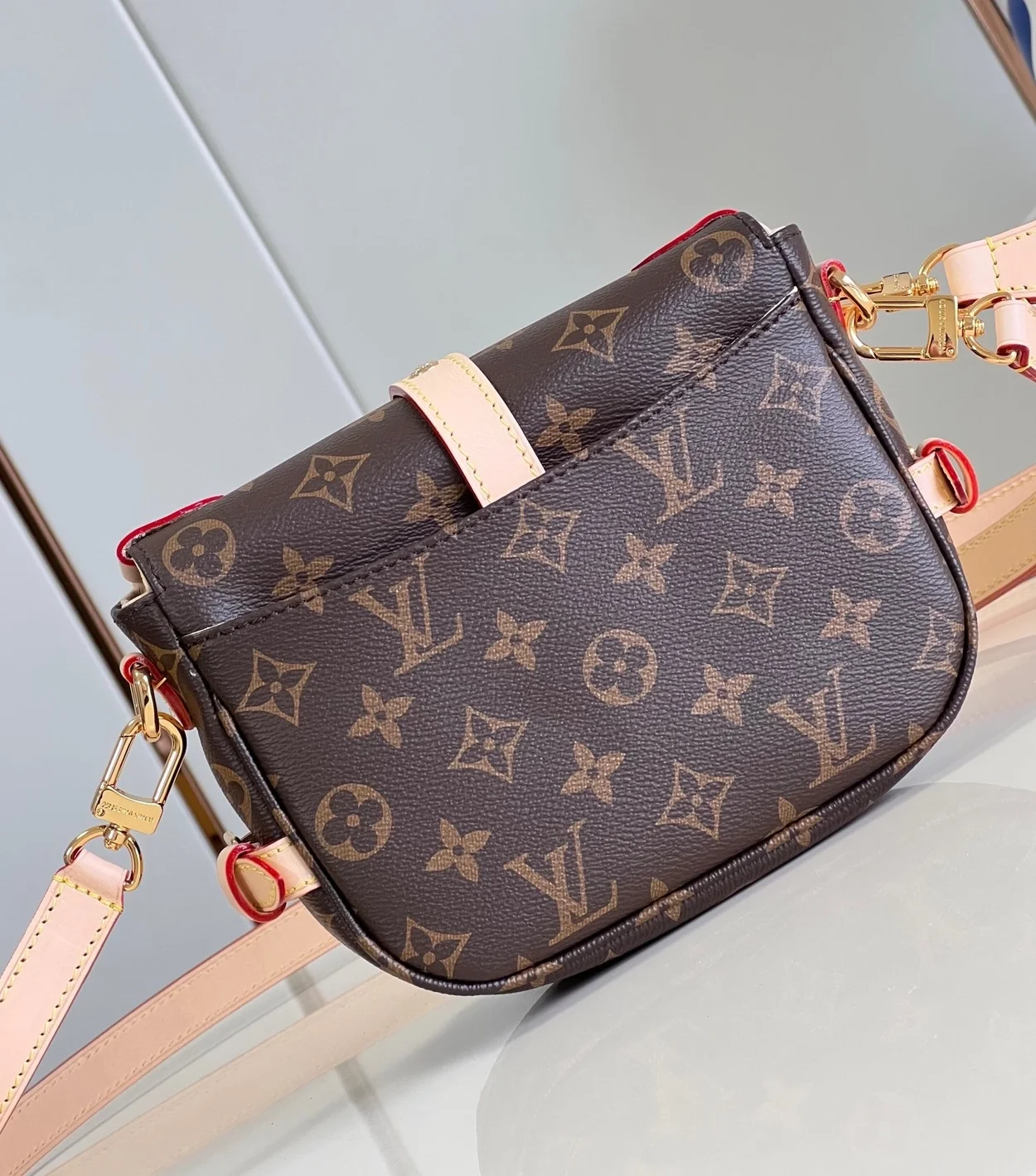 루이비통 소뮈르 BB M46740