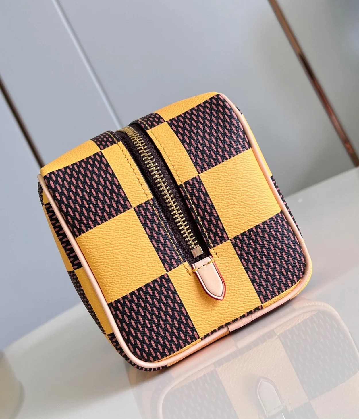 루이비통 락커 돕 키트 옐로우 N40567