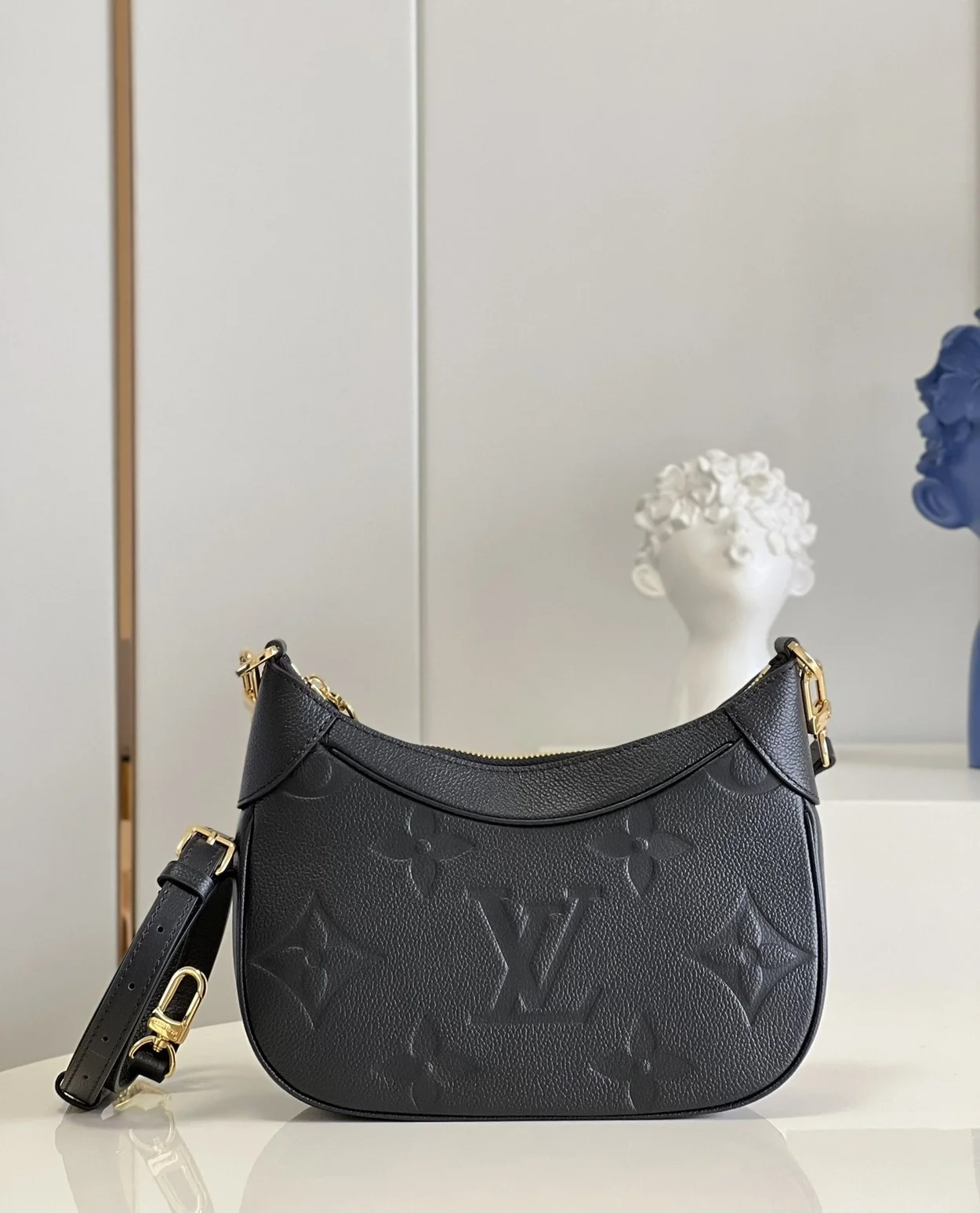 루이비통 바가텔 모노그램 앙프렝뜨 레더 블랙 M46002