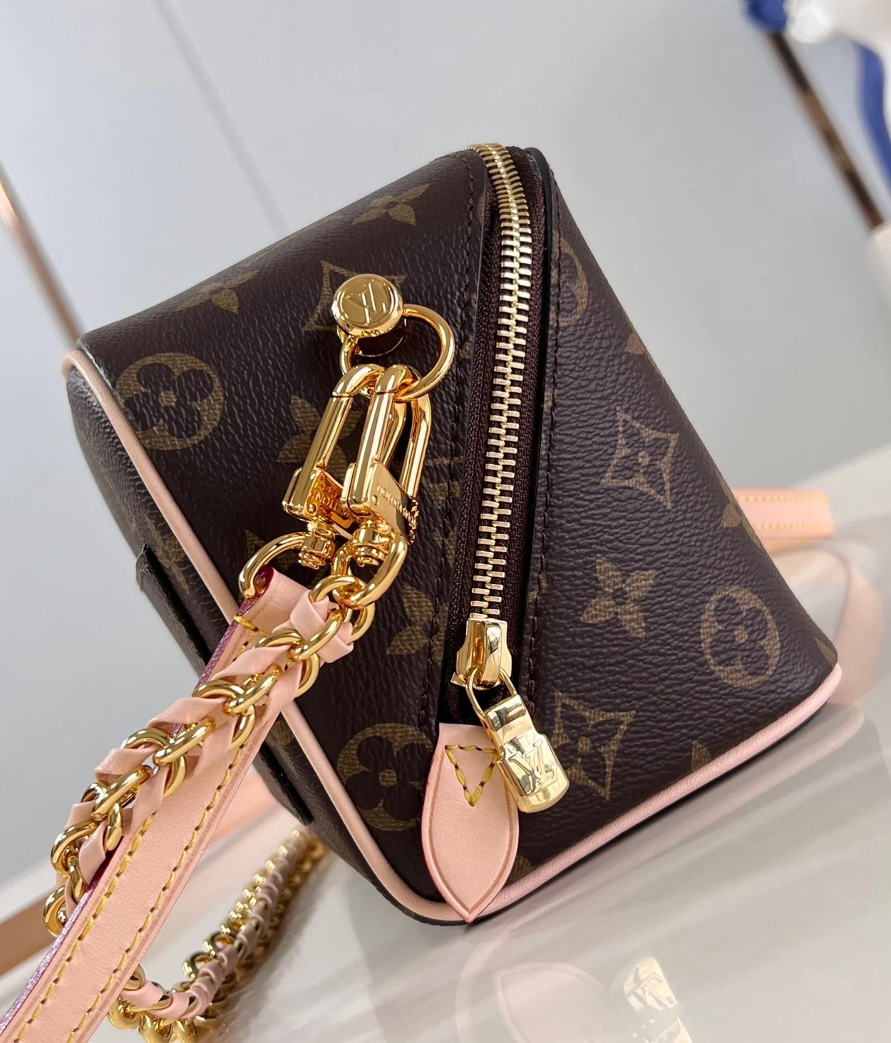 루이비통 저스트 인 케이스 M47096