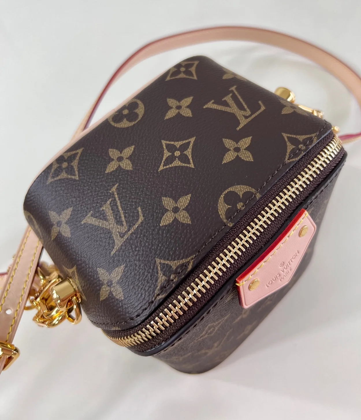 루이비통 저스트 인 케이스 M47096