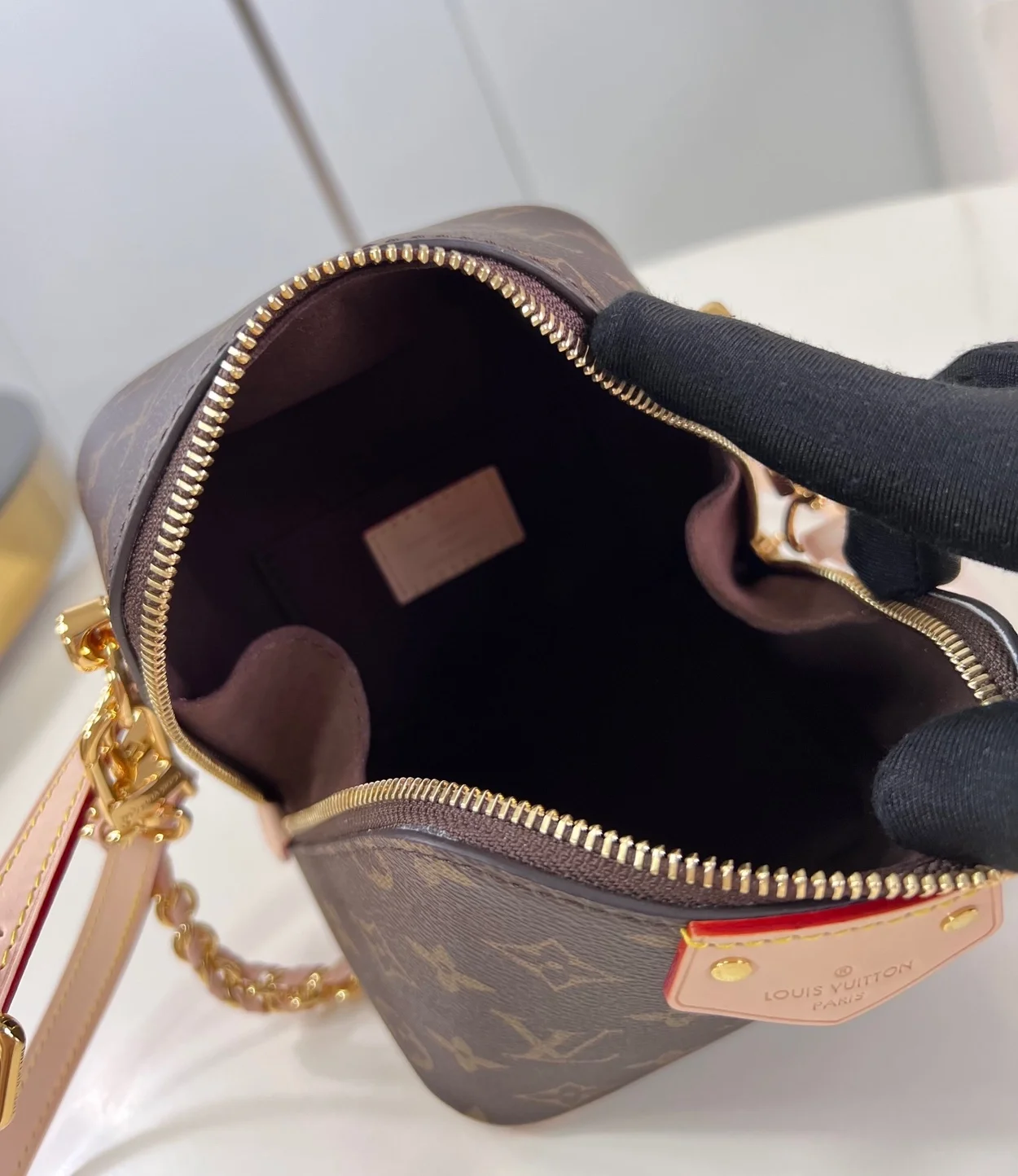 루이비통 저스트 인 케이스 M47096